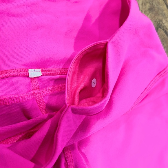 Lululemon Barbie pink cropped leggings size 2 - Picture 2 of 5